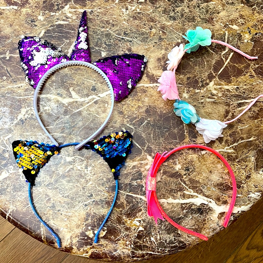 4 Headbands.